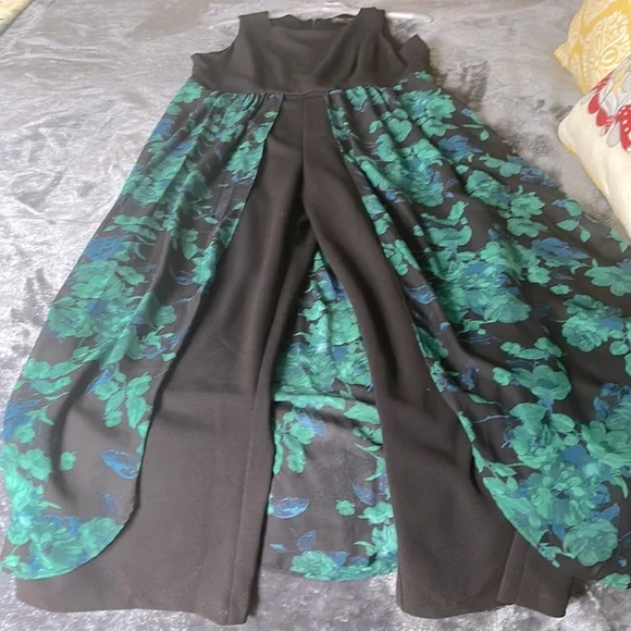 Semi Formal Jumper - Worn 1x at Formal Night on a Cruise. - Picture 2 of 3